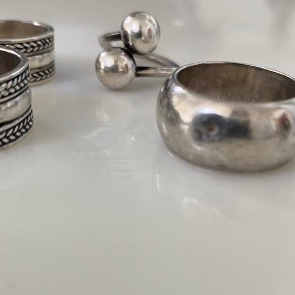 4 different sizes Silver Rings - Picture 4 of 9
